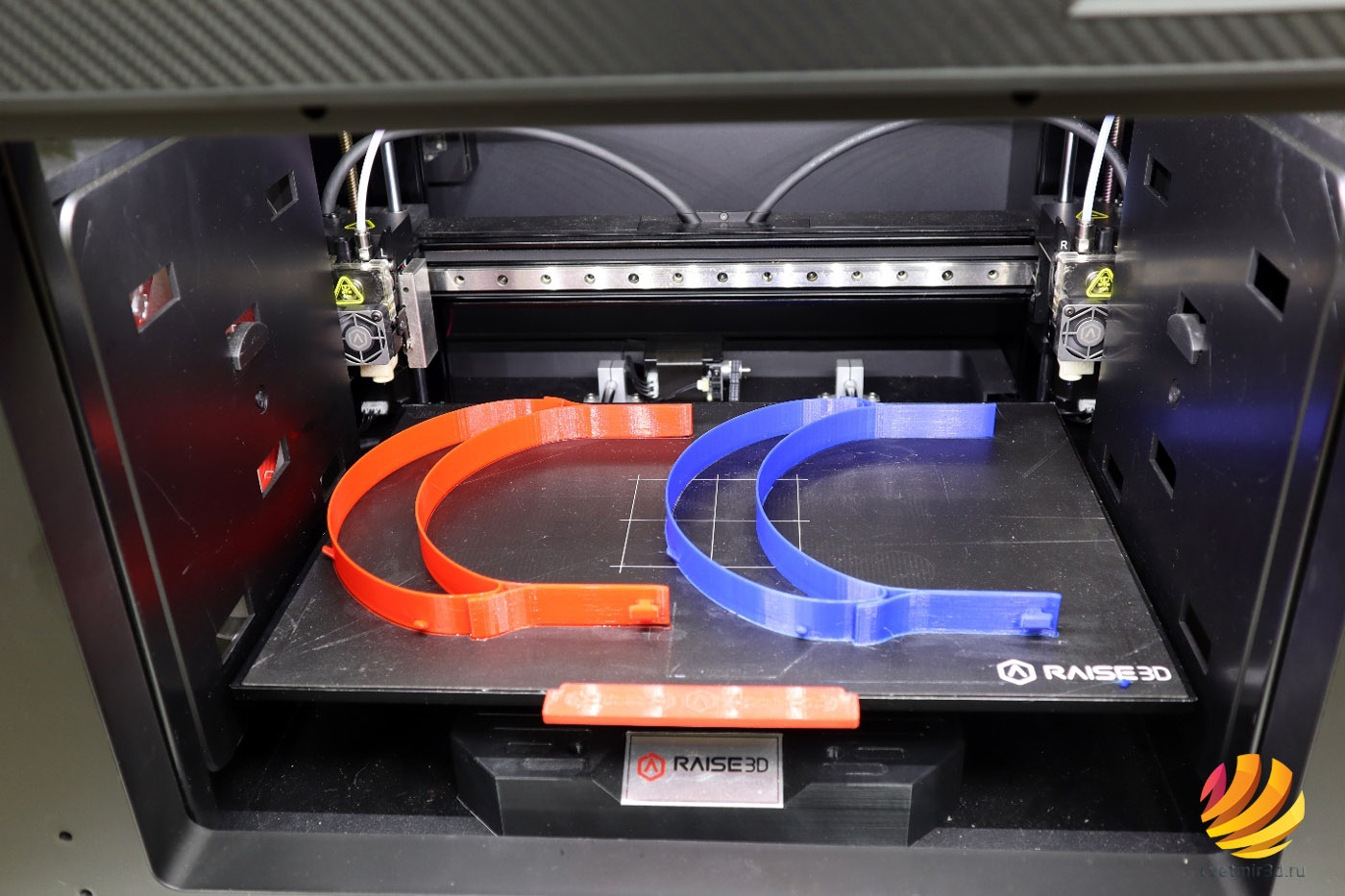 obzor_3d-printer_raise3d_e2_image3.jpeg